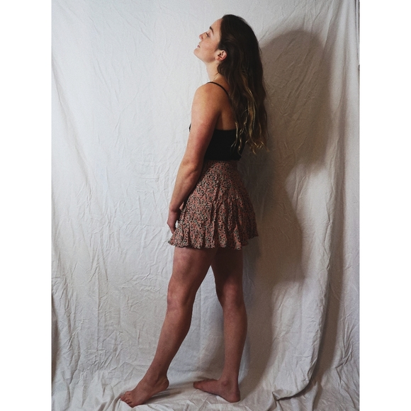 Brandy Melville Floral Mini Skirt - Picture 2 of 6